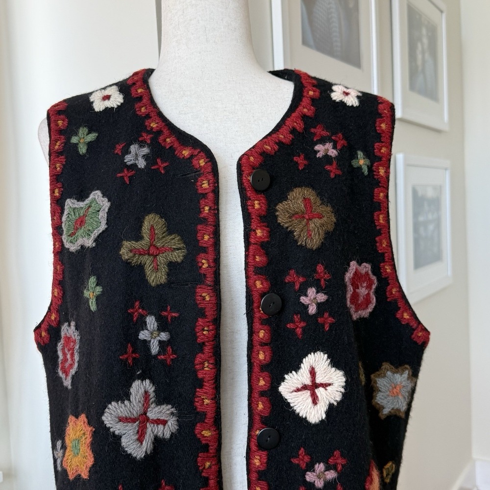 VTG French Connection Womens' Medium Vest Wool Blend Floral Embroidered Black - Picture 2 of 10